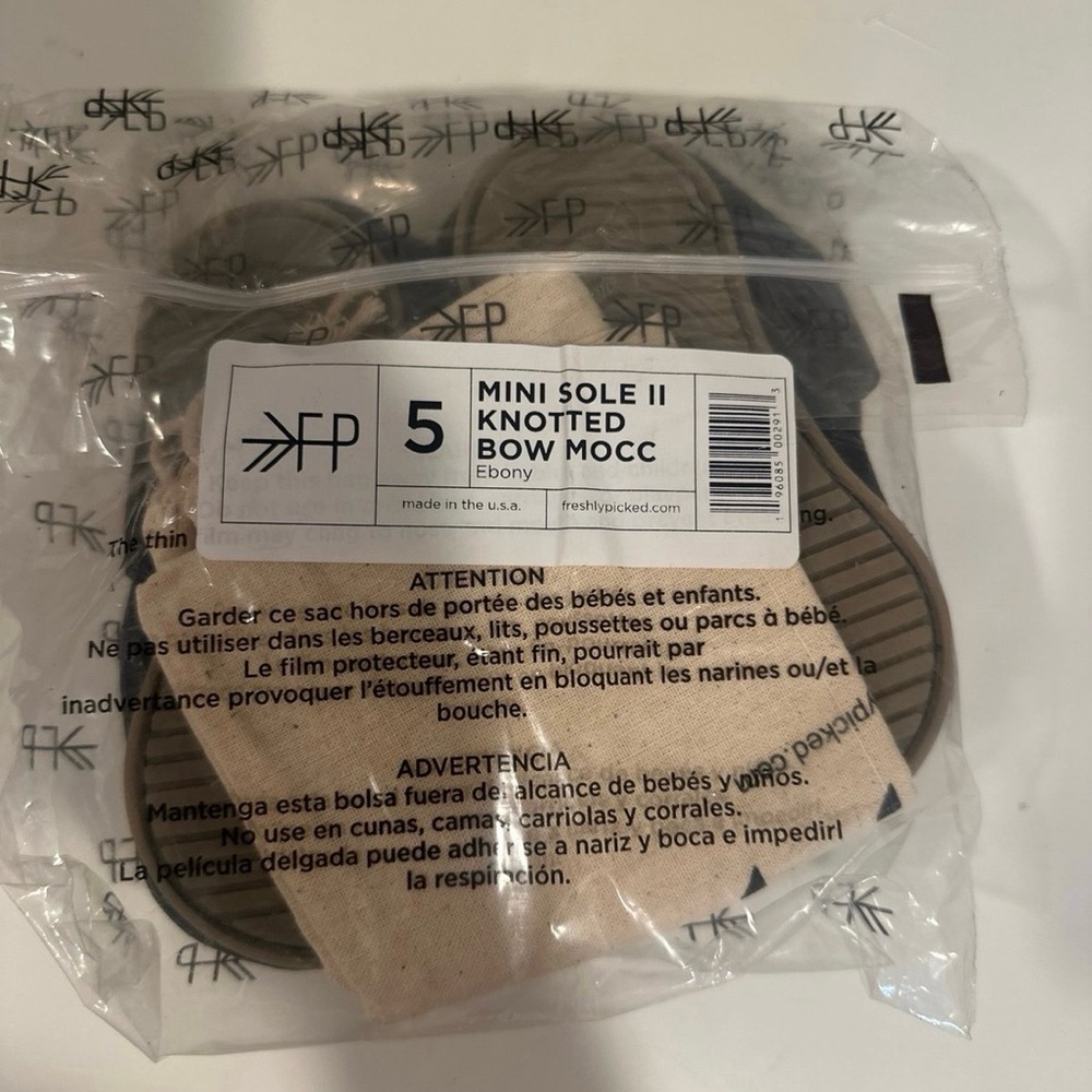 BRAND NEW!! Freshly Picked Black Knotted Bow Moccasins